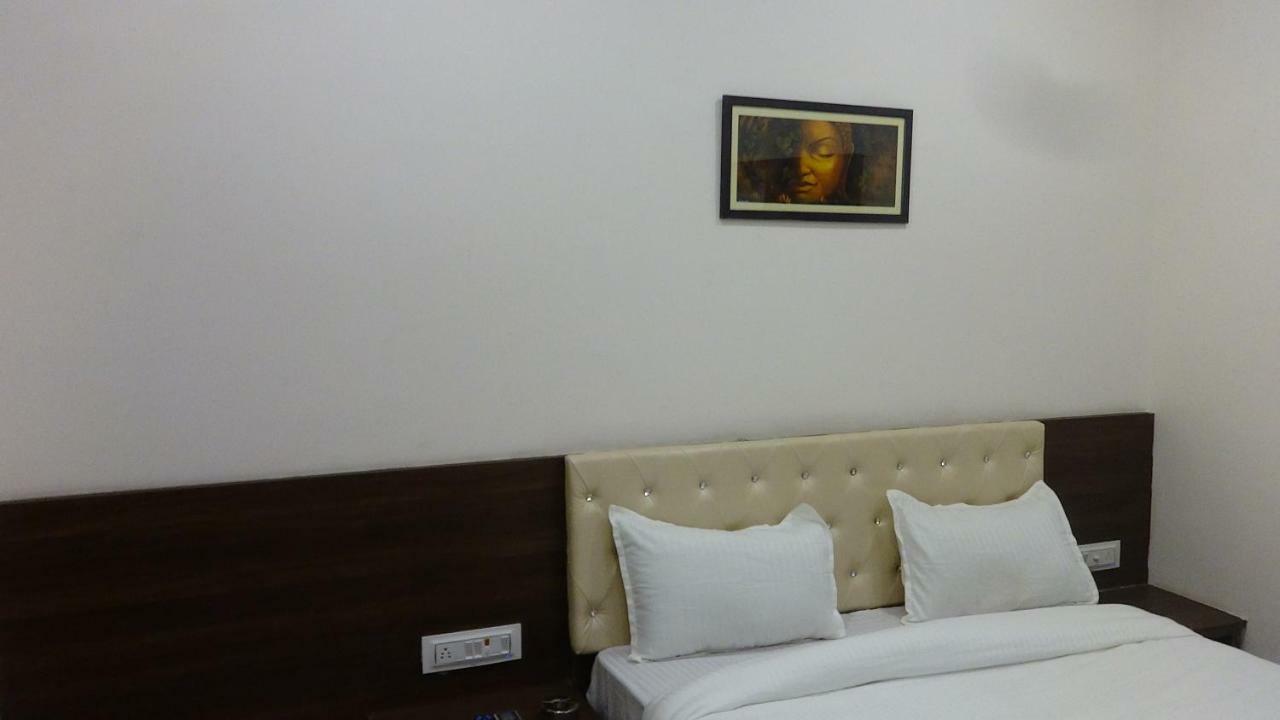 Hotel Prestige Аджмер Экстерьер фото